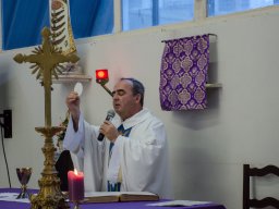 36. Chegada na Escola e Missa