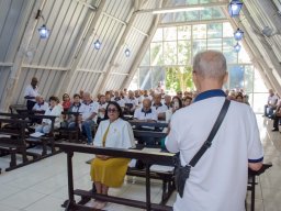54. Chegada na Escola e Missa