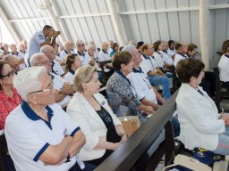 56. Chegada na Escola e Missa